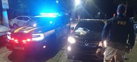 PRF recupera veículo roubado e apreende drogas no Sul Fluminense