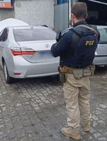 Em Rio Bonito, PRF intercepta veículo adulterado