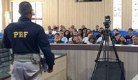 PRF realiza ação educativa para alunos do Ensino Médio