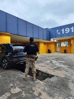 PRF recupera veículo roubado no Rio de Janeiro