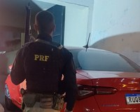 Carro roubado é recuperado na Rodovia Niterói-Manilha