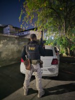 PRF recupera veículo furtado em São João de Meriti