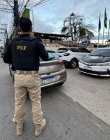 PRF recupera carro roubado na BR-040