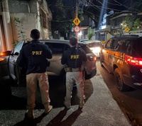Ação conjunta entre PRF e Polícia Civil resulta na prisão de duas pessoas em São Gonçalo