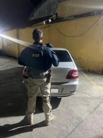 Em Nova Iguaçu, PRF recupera veículo furtado