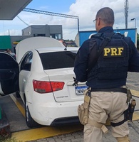 PRF intercepta carro “clonado” na Niterói-Manilha