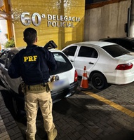 PRF recupera automóvel roubado na Baixada Fluminense