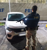 PRF recupera automóvel roubado na Zona Norte do Rio