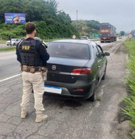 Em Rio Bonito, PRF recupera automóvel