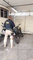 Na Ponte Rio-Niterói, PRF apreende motocicleta adulterada