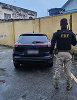 PRF recupera carro “clonado” na Baixada Fluminense
