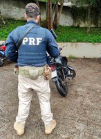 PRF recupera motocicleta furtada no Rio de Janeiro