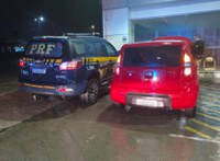 PRF recupera veículo roubado na BR-101, em Itaboraí