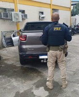 PRF recupera veículo roubado na Pavuna