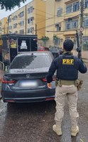 PRF recupera veículo roubado na Zona Norte do Rio