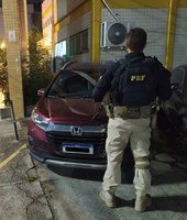 PRF recupera veículo roubado na Avenida Brasil