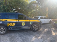 PRF recupera veículo furtado e prende homem em Itatiaia