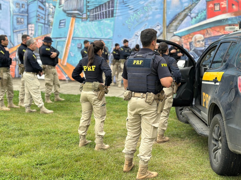 PRF capacita mais de 100 policiais em intervenção de crises no RJ