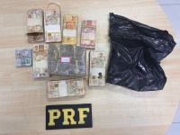PRF encaminha motorista à delegacia após apreensão de R$ 96 mil em espécie na BR-116