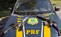 PRF intercepta carro e prende motorista que transportava fuzis no RJ