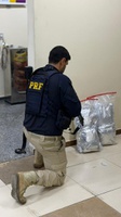 PRF intercepta carro em fuga e apreende skunk no interior do Rio