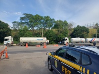 PRF realiza operação de fiscalização de transporte de produtos perigosos em Itaguaí