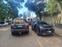 PRF recupera carro roubado na Região Sul do estado