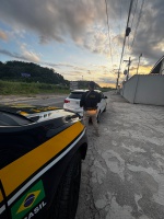 Carro roubado é recuperado durante blitz no Leste Fluminense