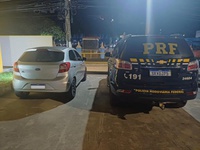 Em Barra Mansa, PRF recupera veículo furtado