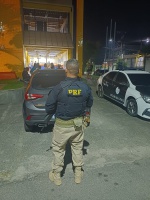Em Duque de Caxias, PRF recupera veículo roubado