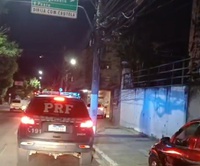 PRF apreende carro roubado e resgata criança em situação de vulnerabilidade no RJ