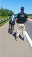 PRF e Polícia Militar recuperam motocicletas roubadas em Nova Iguaçu