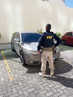 PRF intercepta carro “clonado” em Niterói