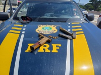 PRF recupera carro roubado após troca de tiros na Zona Norte do Rio