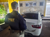 PRF recupera carro roubado na Baixada Fluminense