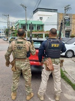 PRF recupera carro roubado na Zona Norte do Rio
