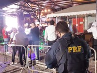 PRF interdita evento clandestino durante a pandemia