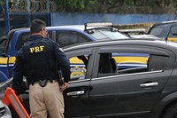 Grupo de Fiscalização de Trânsito da PRF apreende mais 9 mil litros de bebida alcoólica sem nota na BR-493