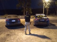 PRF apreende 200 munições de arma de fogo sendo transportadas em veículo de passeio