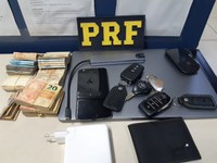 PRF recupera motocicleta e apreende 25 mil reais em espécie