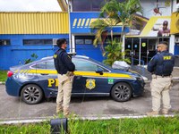 PRF apreende quase três mil pinos de cocaína em Duque de Caxias