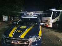 PRF descobre fraude fiscal em caminhão-tanque na BR-040