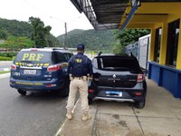PRF recupera veículo roubado em Teresópolis (RJ).