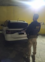 PRF recupera veículo roubado durante fiscalização em Nova Iguaçu