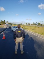 Dois homens foram presos e um veículo recuperado em Mossoró/RN