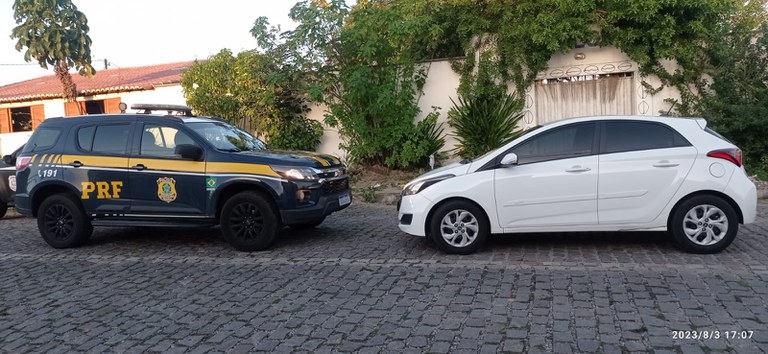PRF prende dois homens e recupera um veículo no Rio Grande do Norte