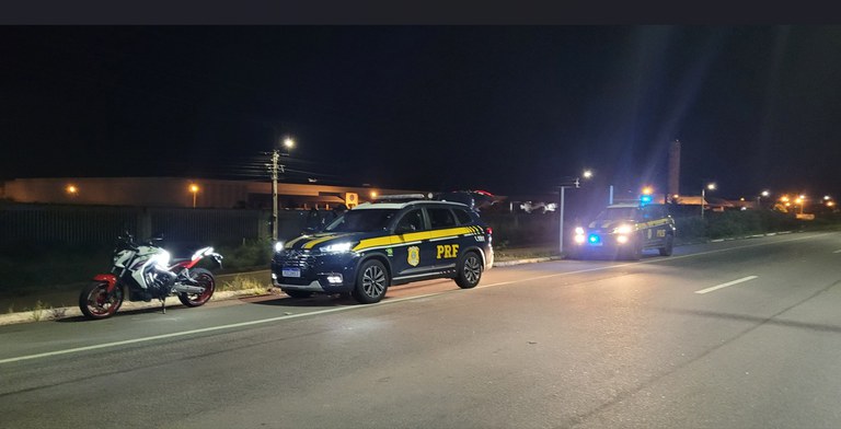 PRF prende condutor flagrado durante disputa de racha na BR 304 em Macaíba/RN