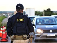 PRF detém condutor após estacionar em local proibido em Parnamirim/RN