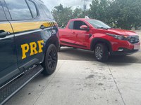PRF prende dois homens, um com apoio da PM/PB e PM/RN, recupera um veículo, apreende duas armas, drogas e mercadorias sem nota no Rio Grande do Norte