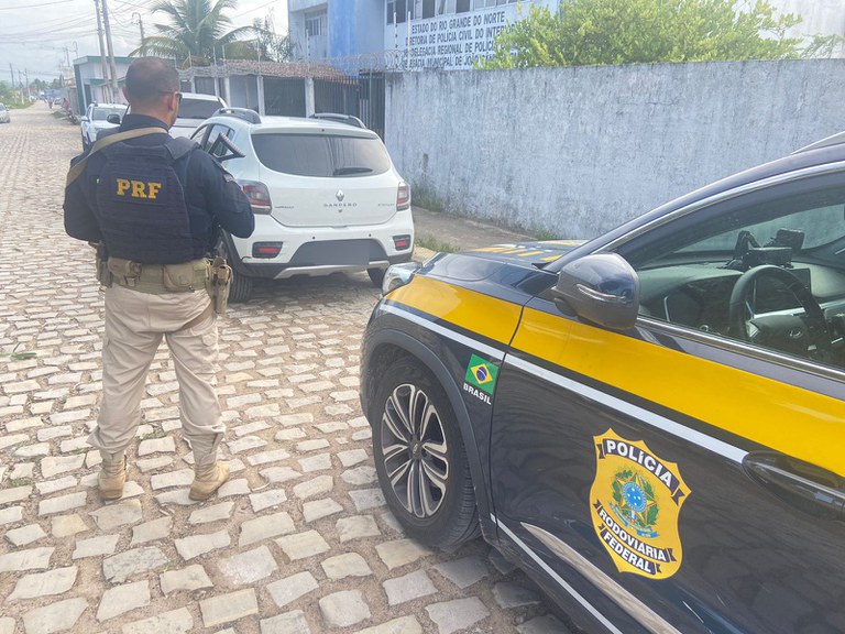 PRF recupera veículo com registro de apropriação indébita em João Câmara/RN